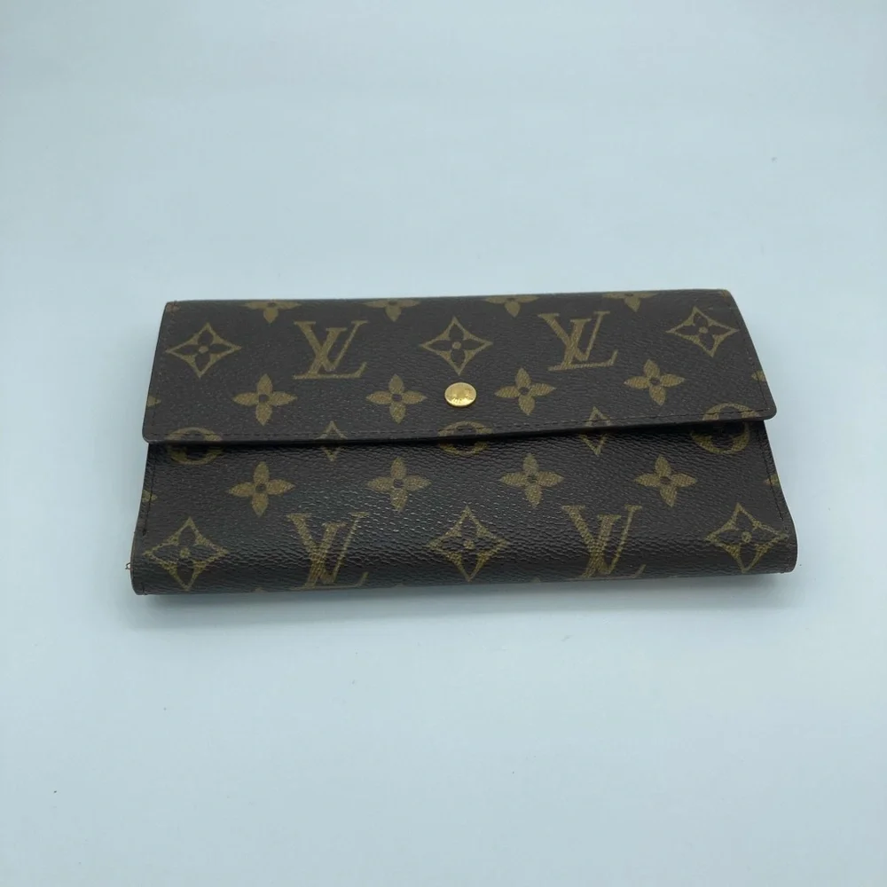 LOUIS VUITTON MONOGRAM INTERNATIONAL WALLET